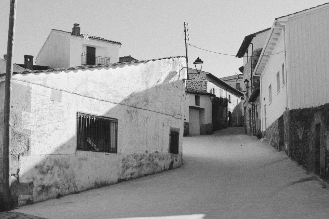 منزل الضيف Perales del Puerto  في La Grulla Gris المظهر الخارجي الصورة